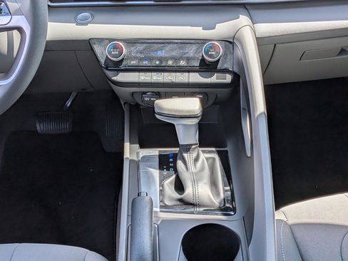 Used 2023 Hyundai Elantra SEL w/ Cargo Package FWD image 19