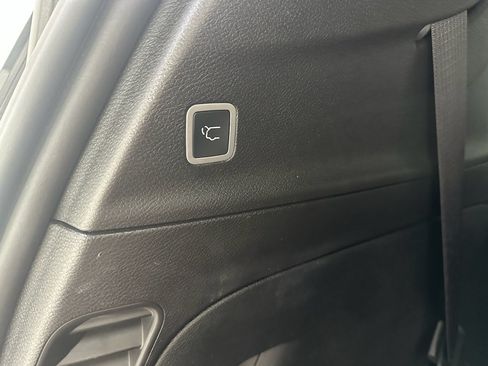 Used 2026 Chrysler Pacifica Limited w/ S Appearance Package FWD image 9