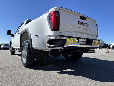 New 2026 GMC Sierra 3500 Pro image 8