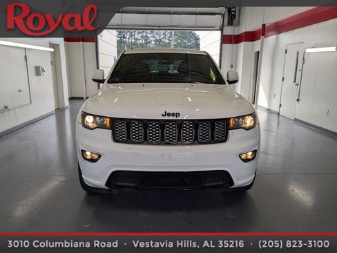 Used 2018 Jeep Grand Cherokee Altitude image 6