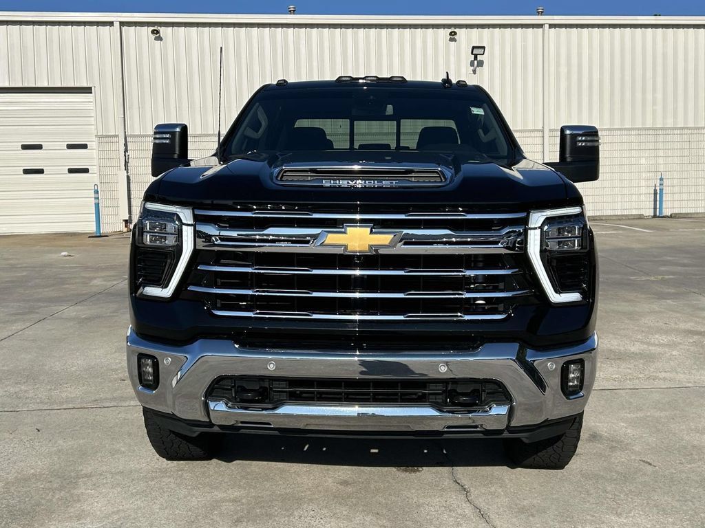Used 2025 Chevrolet Silverado 2500 LTZ w/ LTZ Convenience Package AWD/4WD image 8