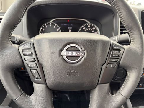 Used 2024 Nissan Frontier SV w/ SV Convenience Package image 11