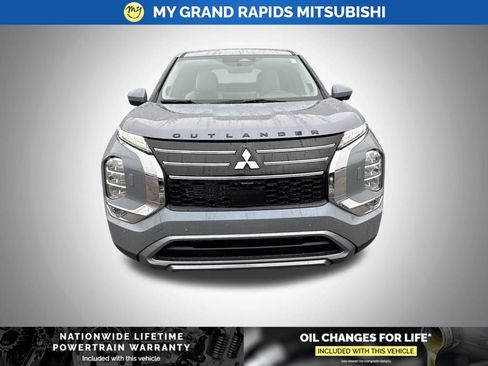 New 2026 Mitsubishi Outlander SE AWD/4WD image 2