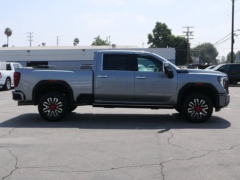 Used 2024 GMC Sierra 2500 Denali Ultimate AWD/4WD image 3