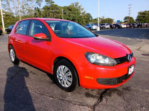 Used 2010 Volkswagen Golf 4-Door image 2