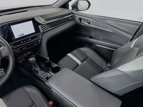 Used 2025 Toyota Camry SE image 29