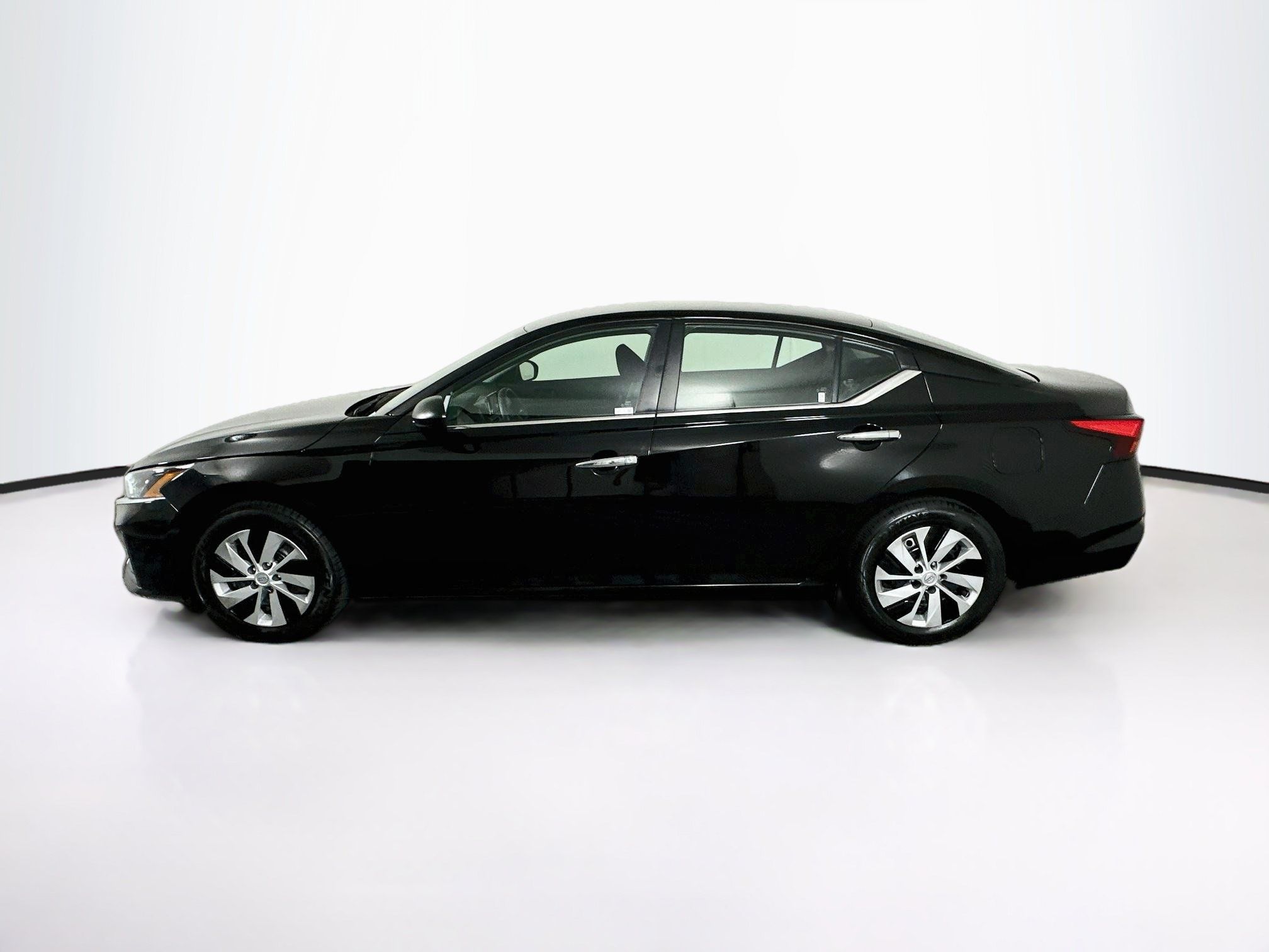 Used 2024 Nissan Altima 2.5 S FWD image 4