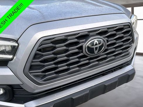 Used 2021 Toyota Tacoma TRD Off-Road w/ TRD Premium Off Road Package AWD/4WD image 31