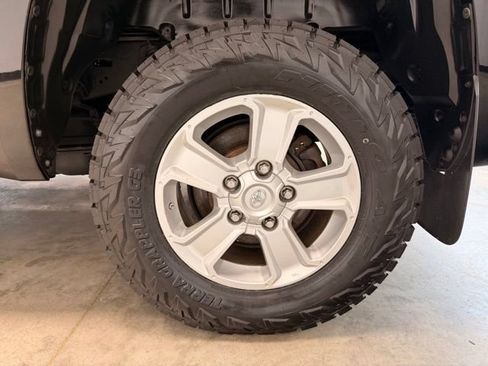 Used 2014 Toyota Tundra SR5 w/ SR5 Upgrade Package AWD/4WD image 10