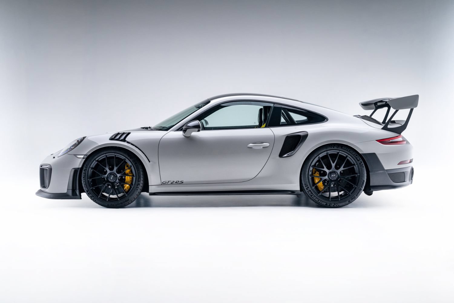 Used 2018 Porsche 911 GT2 RS RWD image 6
