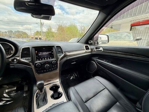 Used 2016 Jeep Grand Cherokee Overland w/ Advanced Technology Group image 16