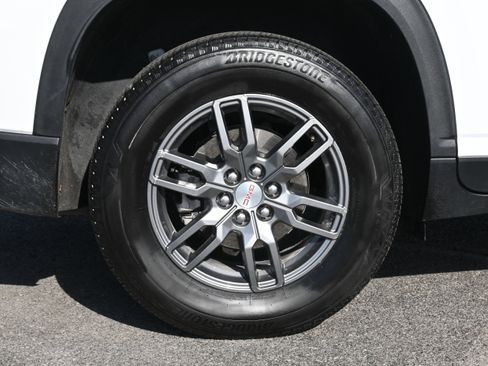 Used 2025 GMC Acadia Elevation image 11