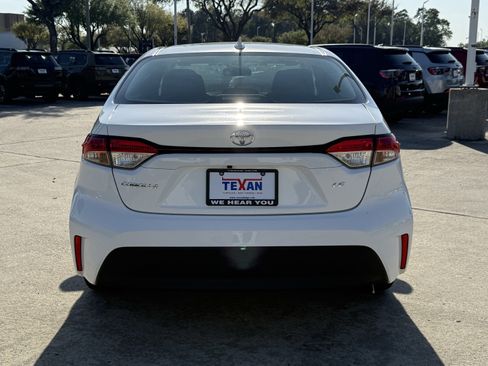 Used 2024 Toyota Corolla LE image 6