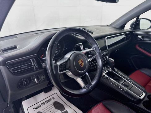 Certified 2021 Porsche Macan AWD/4WD image 4