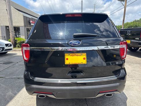Used 2018 Ford Explorer XLT w/ Equipment Group 202A FWD image 6