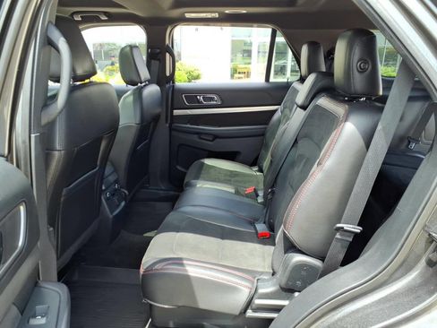 Used 2018 Ford Explorer XLT w/ Equipment Group 202A FWD image 21