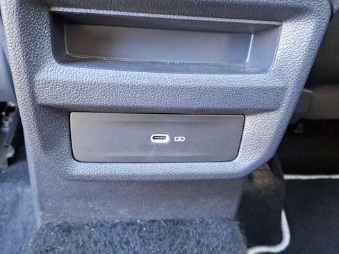 Used 2022 Volkswagen Taos SE image 11