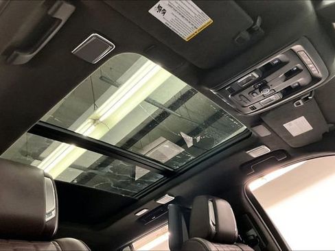 Used 2022 Cadillac Escalade ESV Sport Platinum image 18