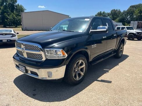 Used 2018 RAM 1500 Laramie w/ Convenience Group AWD/4WD image 2