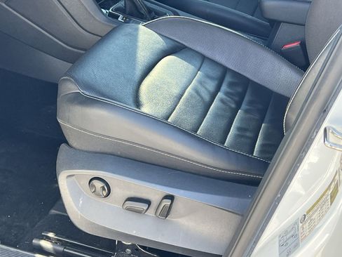 Used 2022 Volkswagen Taos SEL image 14