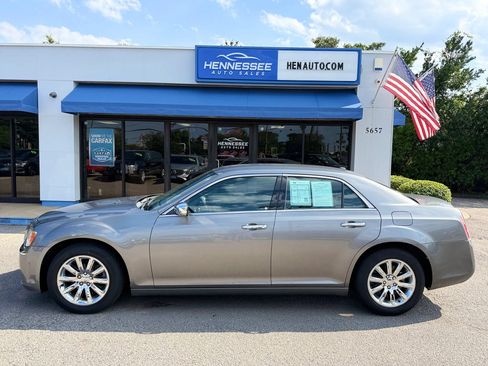 Used 2011 Chrysler 300 Limited RWD image 33