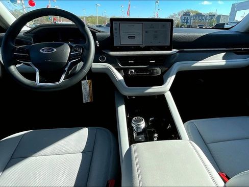 New 2026 Ford Explorer Platinum w/ LUX Leather Package image 5