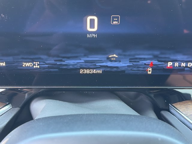Certified 2025 Chevrolet Suburban High Country AWD/4WD image 16