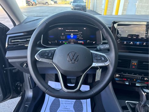 Used 2025 Volkswagen Jetta S image 8