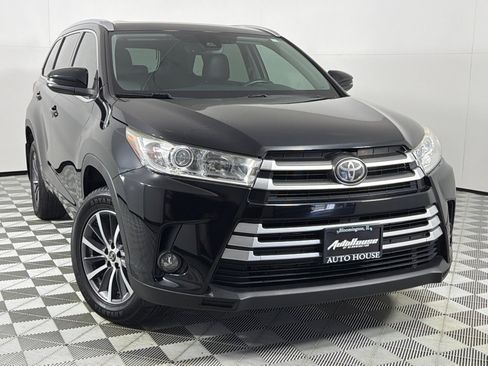Used 2017 Toyota Highlander XLE w/ Carpet Mat Package AWD/4WD image 2