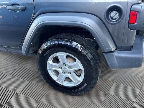 Used 2023 Jeep Wrangler Sport S image 9