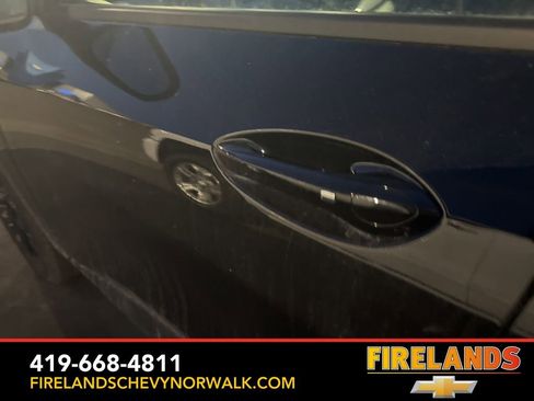 Used 2025 Chevrolet Trax ACTIV w/ Sunroof Package image 14