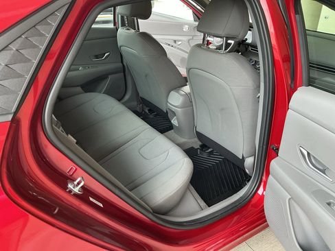 Certified 2025 Hyundai Elantra SE image 15