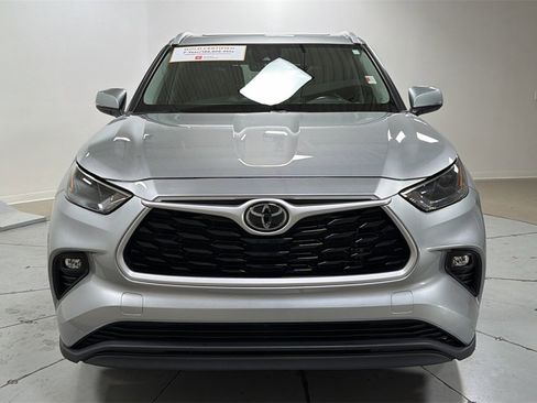 Certified 2023 Toyota Highlander XLE image 2