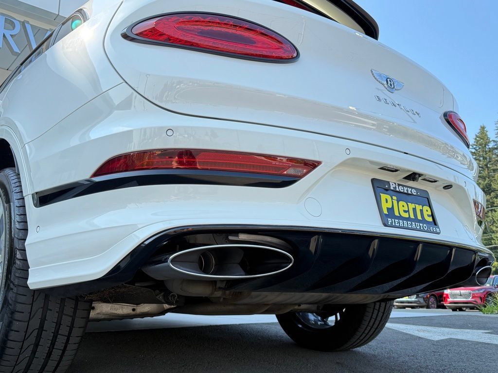 Used 2022 Bentley Bentayga Speed AWD/4WD image 41