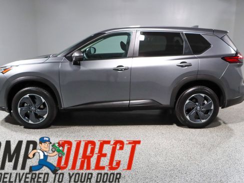 Used 2024 Nissan Rogue SV image 10