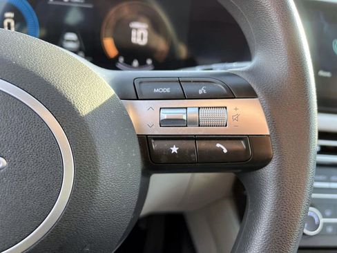 Certified 2025 Hyundai Tucson SE image 27