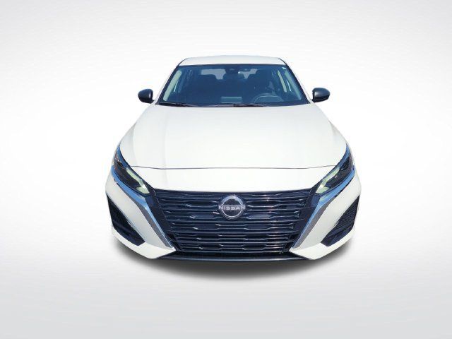Used 2025 Nissan Altima 2.5 SV FWD image 8