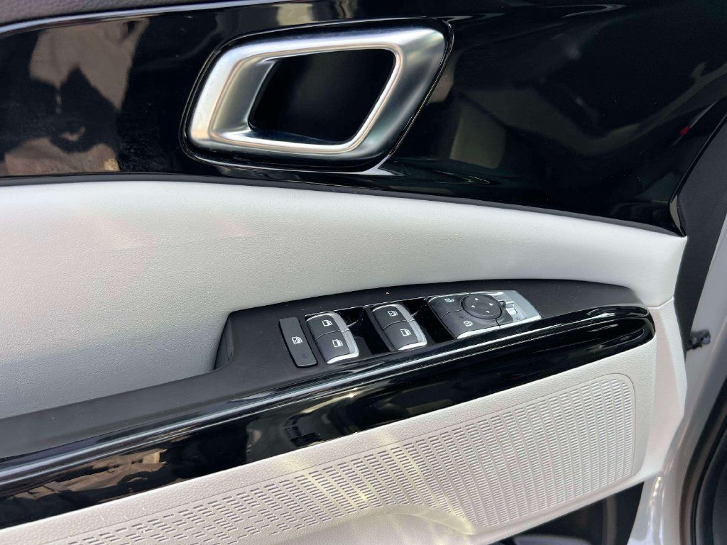 Certified 2023 Kia Carnival EX FWD image 16
