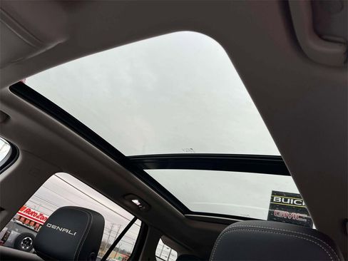 Used 2024 GMC Terrain Denali w/ Denali Premium Package image 38