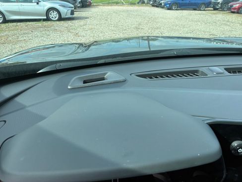 Used 2025 Chevrolet Trax LT w/ LT Convenience Package image 32