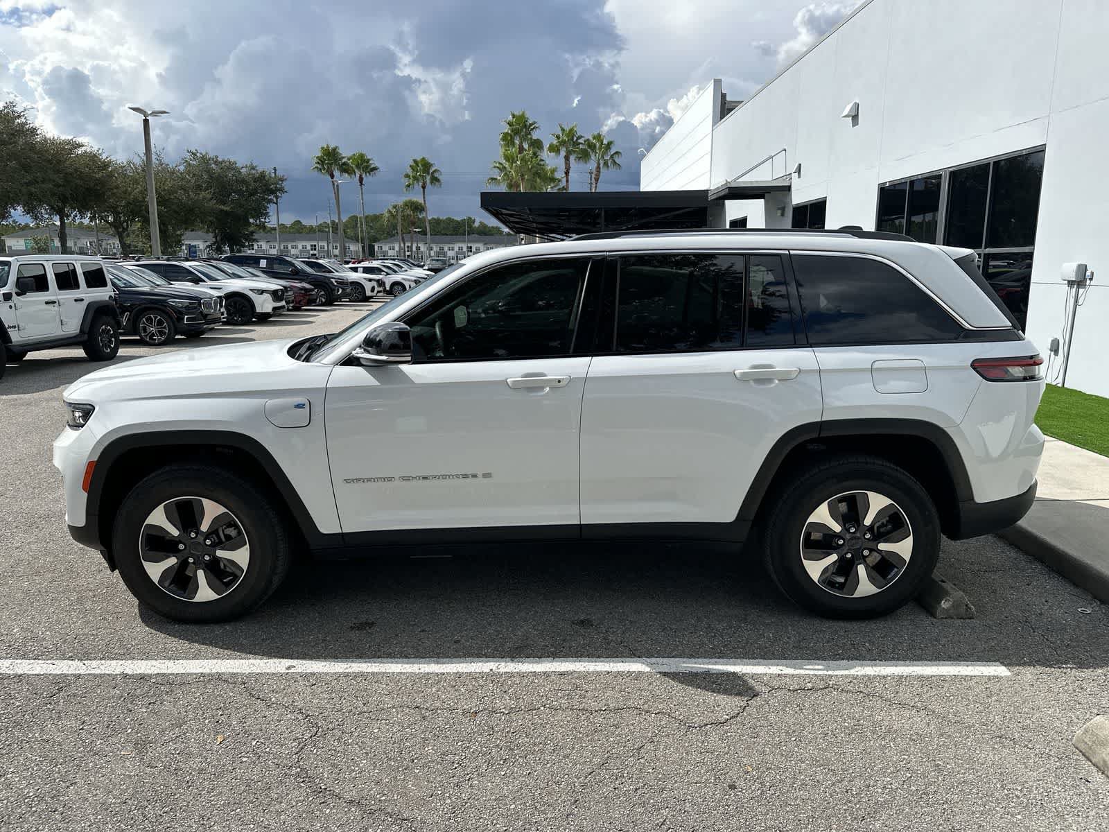 Used 2022 Jeep Grand Cherokee Limited 4xe AWD/4WD image 5