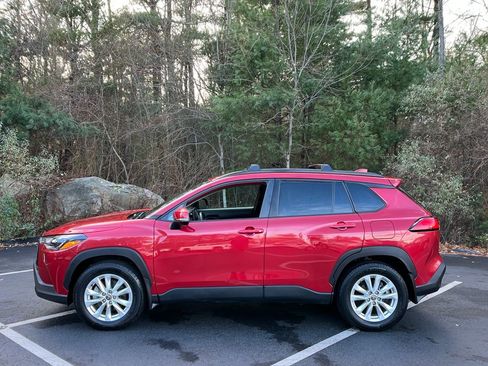 Used 2023 Toyota Corolla Cross LE w/ Moonroof Package image 2