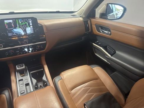Used 2024 Nissan Pathfinder Platinum FWD image 26