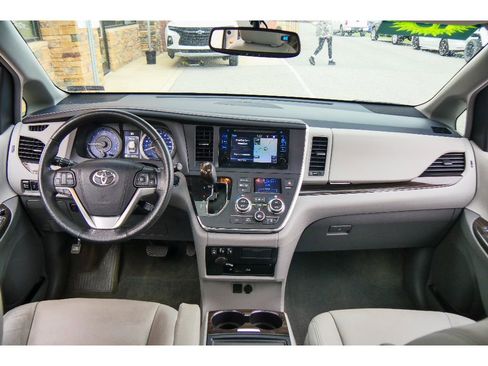 Used 2015 Toyota Sienna XLE Premium FWD image 13