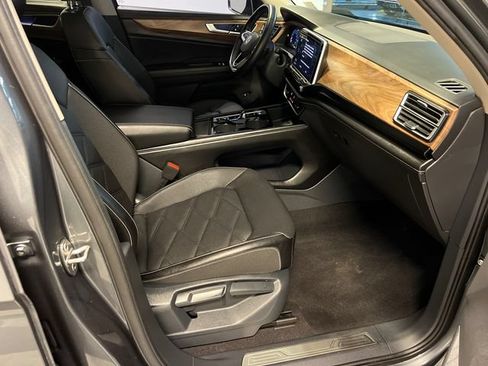 Certified 2024 Volkswagen Atlas SE w/ Panoramic Sunroof Package FWD image 11