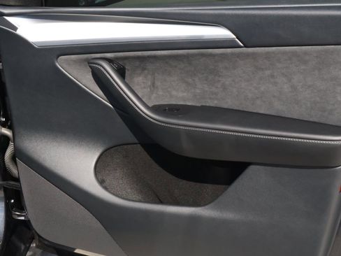 Used 2025 Tesla Model Y Performance image 17