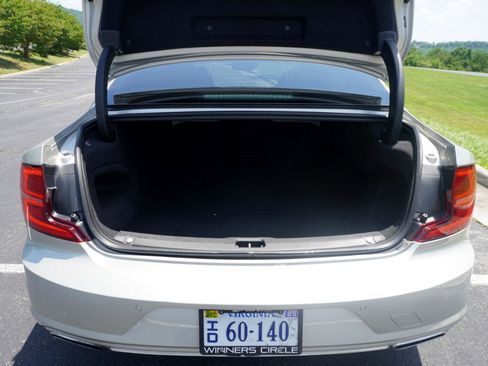 Used 2018 Volvo S90 T6 Momentum w/ Convenience Package image 35