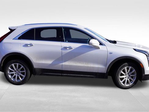 Used 2022 Cadillac XT4 Luxury w/ Cold Weather Package image 2