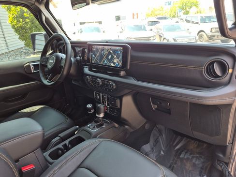 Used 2025 Jeep Wrangler Unlimited Rubicon 392 AWD/4WD image 29