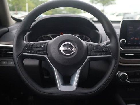 Certified 2025 Nissan Altima 2.5 SV FWD image 7